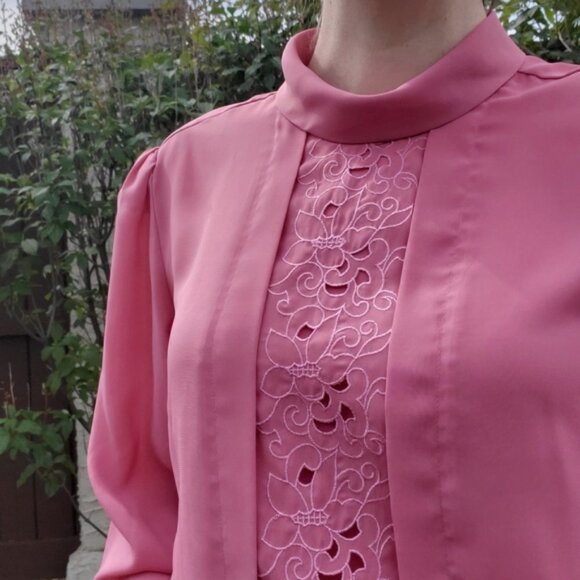 Vintage pink blouse with lace inset panel - Picture 3 of 7